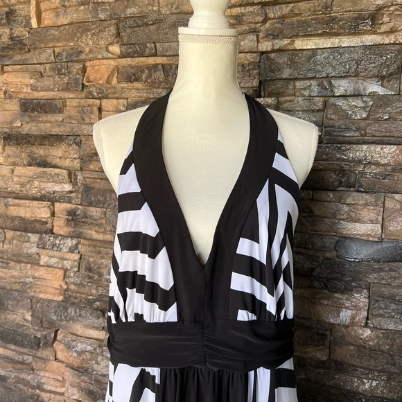 Wilson Black and White Zigzag Maxi Dress - Picture 3 of 6